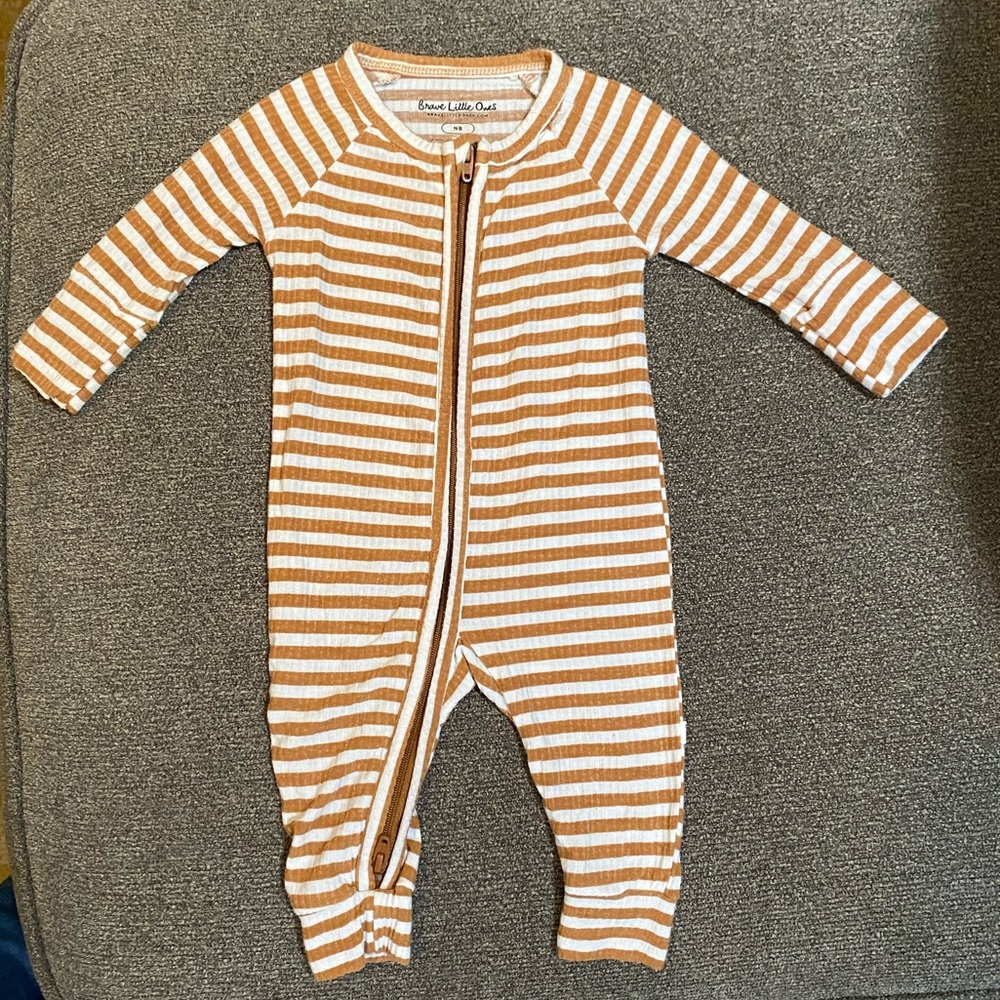 Brave Little Ones bamboo one piece Newborn GUC very minimal piling